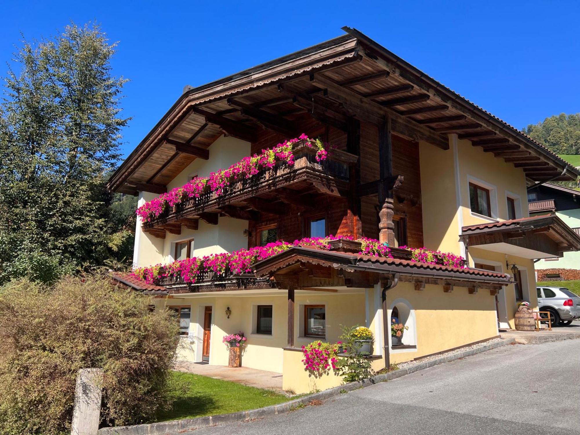 Ferienwohnung Gamsbock Panorama View Balkon, Gartensauna, Garten, Grillplatz シュトゥンム エクステリア 写真